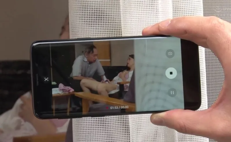 Người yêu của con trai gian díu với bố Người chồng bị gã sếp khu phố phát hiện