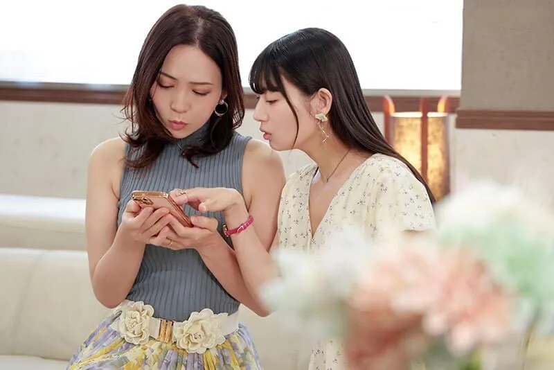 Người phụ nữ có ông xã rủ cô bạn thân cùng vụng trộm với trai trẻ qua mạng