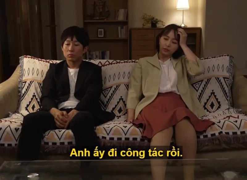 Buồn vì chồng yêu muốn ly hôn, người vợ đi họp lớp rồi dẫn cậu bạn học về nhà địt